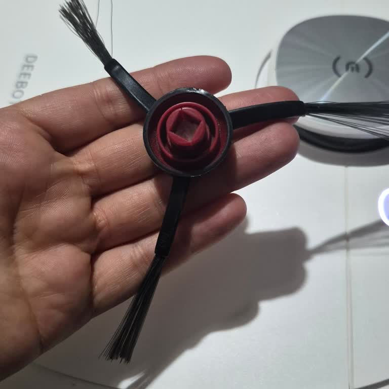 Deebot N10 Yan Fırçası Her Kullanımda Düşüyor, Ücretsiz Yedek Parça Talebi