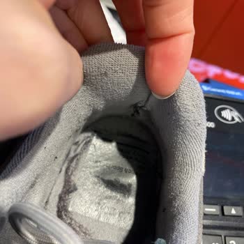 Lacoste Ayakkabısında Kısa Sürede Topuk Ve Yan Açılmalar, Üretim Kusuru Ve Değişim Talebi