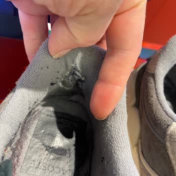 Lacoste Ayakkabısında Kısa Sürede Topuk Ve Yan Açılmalar, Üretim Kusuru Ve Değişim Talebi