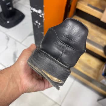 10.000 TL'lik Ayakkabı Tabanı Deforme, Adidas 'Kullanıcı Hatası' Diyerek Reddetti