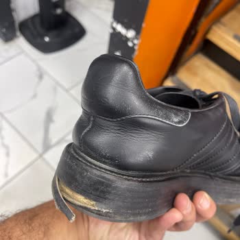 10.000 TL'lik Ayakkabı Tabanı Deforme, Adidas 'Kullanıcı Hatası' Diyerek Reddetti