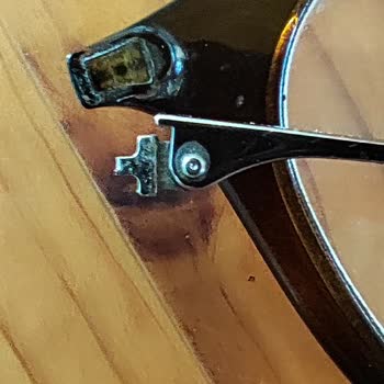 Rayban Gözlüğüm Sap Bağlantısı Normal Kullanımda Kendiliğinden Ayrıldı