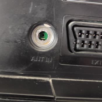Kırık Kablolar Ve Kaba Servis Davranışı