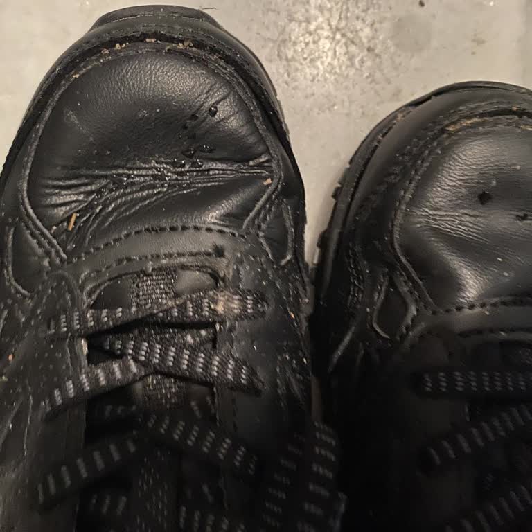 Deforme Olan Ve Su Geçiren Skechers Ayakkabı İçin Ücret İadesi Talebi