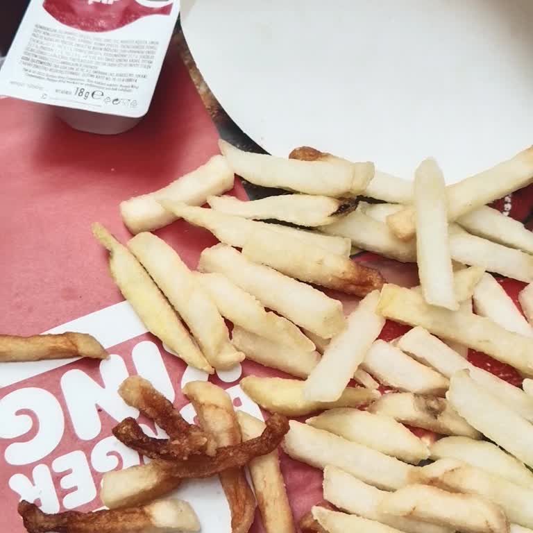 Kayseri Kumsmall AVM'de Burger King Şubesinde Bayat Patates Ve Kötü Kokulu Burger Şikayeti