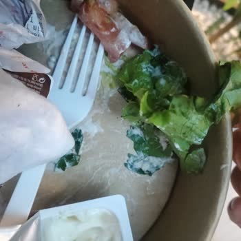 Usta Döner Yenibosna’da Çamurlu Salata Ve 35 TL Fazla Ücret Şikayeti