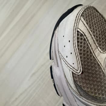 New Balance 530 Model Ayakkabıda Kısa Sürede Yırtık Ve Deformasyon, Ücretsiz Değişim Talebi