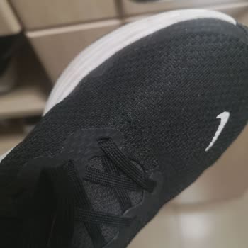 Nike Revolution 8 Ayakkabısında Erken Yırtılma Ve Mağaza İnceleme Tutum Sorunu