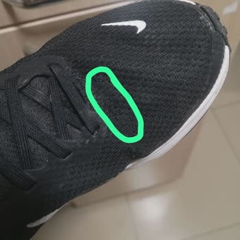 Nike Revolution 8 Ayakkabısında Erken Yırtılma Ve Mağaza İnceleme Tutum Sorunu