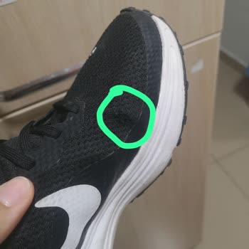 Nike Revolution 8 Ayakkabısında Erken Yırtılma Ve Mağaza İnceleme Tutum Sorunu