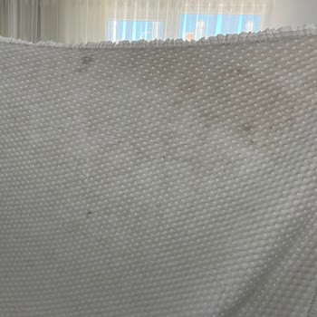 Ezilmiş Kutu Ve Lekeli Karaca Home Yatak Örtüsü Şikayeti