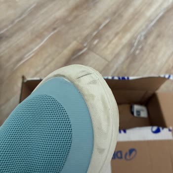 Decathlon'dan Kullanılmış Ve Kirli Ayakkabı Teslimatı