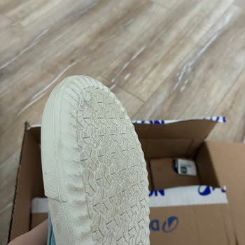Decathlon'dan Kullanılmış Ve Kirli Ayakkabı Teslimatı
