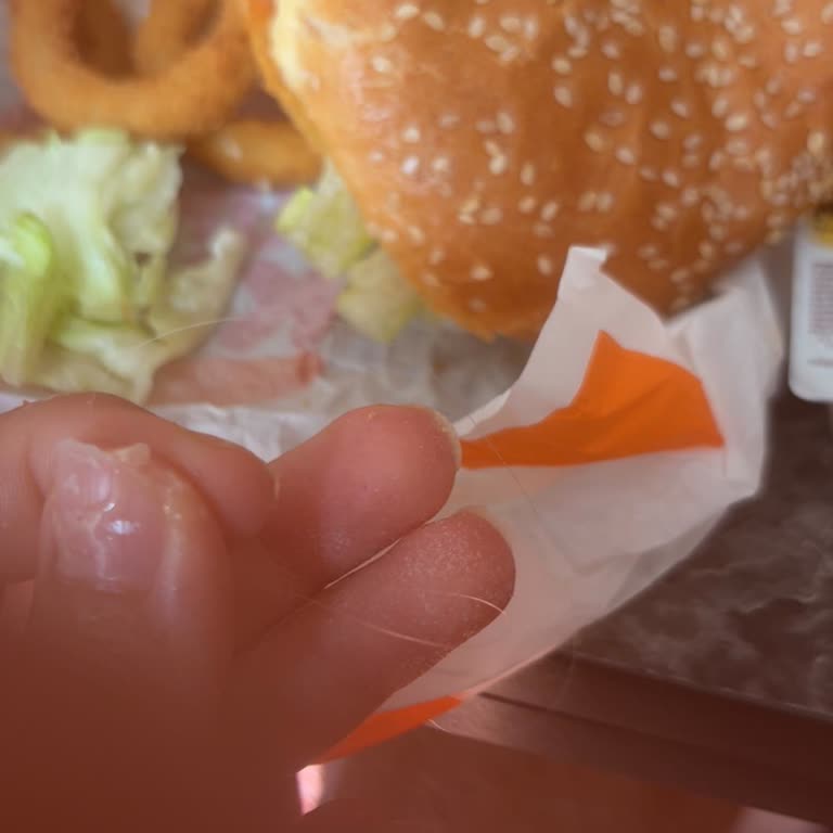 Trendyol GO Üzerinden Burger King Siparişinde Saç Ve Metal Kontaminasyonu, İade Reddi