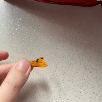 Lays Baharatlı Cipste Siyah Yabancı Parça Bulundu