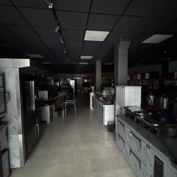 Planlamasız Elektrik Kesintisi Çalışanları Saatlerce Mahsur Bıraktı