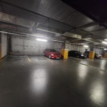 Kapalı Otoparkta Boş Yer Olmasına Rağmen Engellileri Açık Otoparka Yönlendiren Yönetim