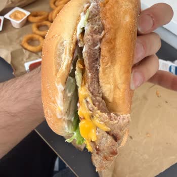 Burger King Şubesinde Notum İhmal Edildi, Çiğ Ve Eksik Ürünlerle Sağlık Endişesi