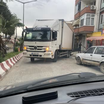 Şok Market Lapseki Şubesinde Araç Çekme Zorlaması Ve Saygısız Müşteri Tutumu