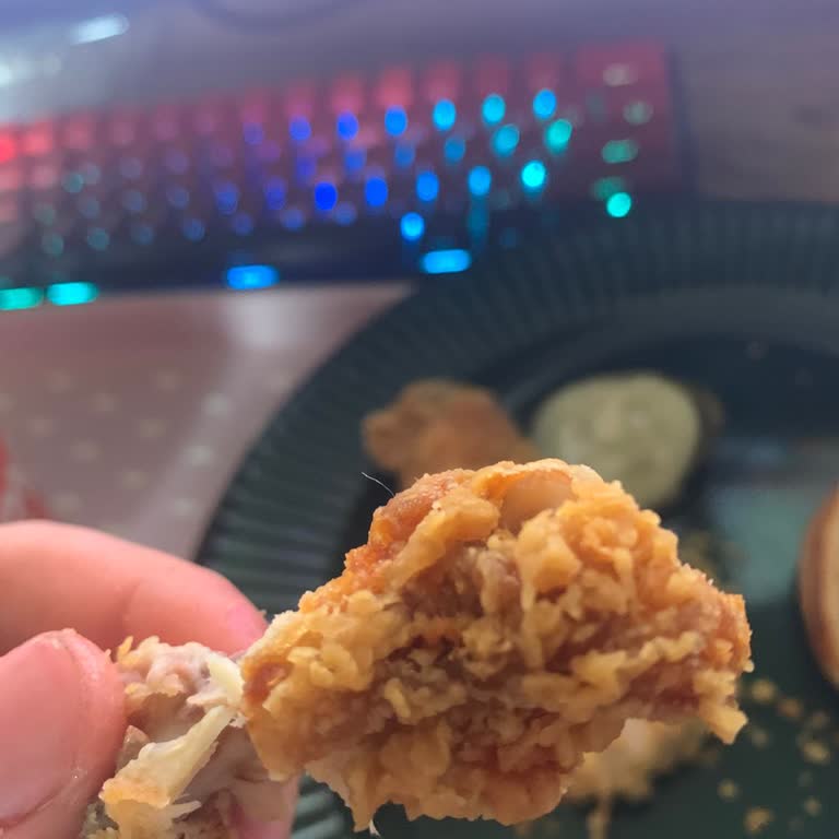Popeyes Siparişinde Eksik Soslar, Yarım Patates Ve Soğuk, Az Pişmiş Tavukta Sağlık Riski