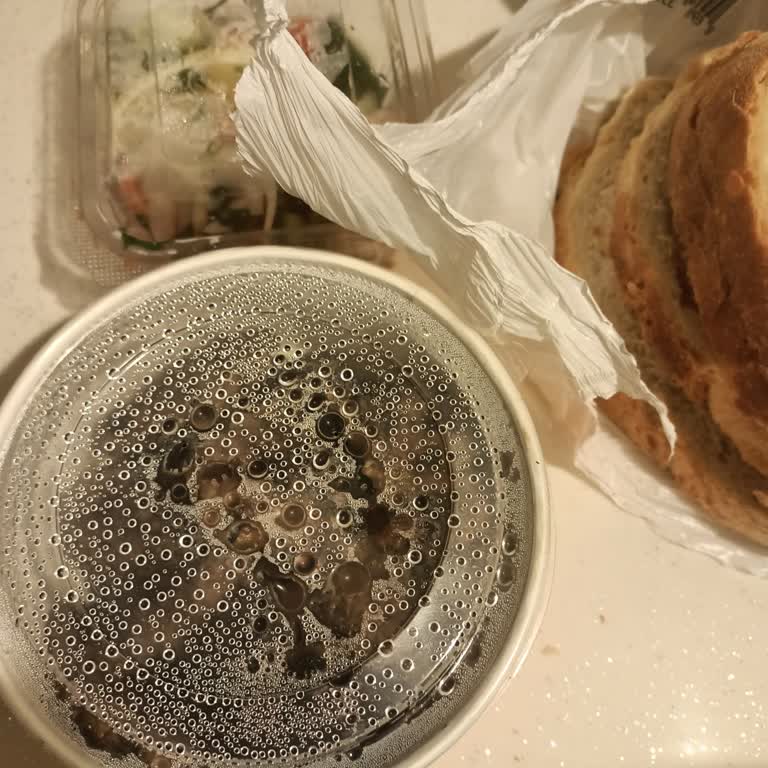 Eksik Köfte Teslimatı Ve Kuryenin Yardımsız Yaklaşımı