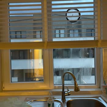 Mutfaktaki Cam Pencere Kullanılamaz, Şirketle İletişim Sağlanamıyor