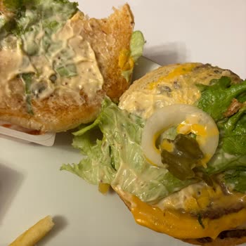 Soğuk, Yanlış İçerikli Burger Ve Yetersiz Müşteri Desteği