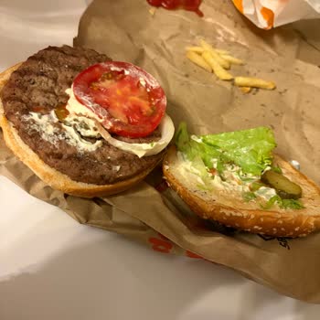 Soğuk, Yanlış İçerikli Burger Ve Yetersiz Müşteri Desteği