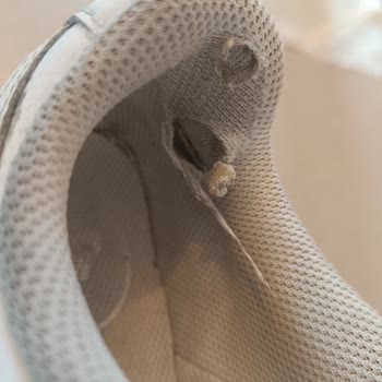 Nike Ayakkabım 6 Ayda Yırtıldı, Mağaza Sorumluluk Reddi