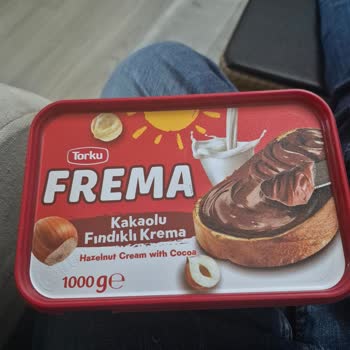 Sert Ve Garip Renkli Torku Kakaolu Fındık Kreması İçin Değişim Talebi
