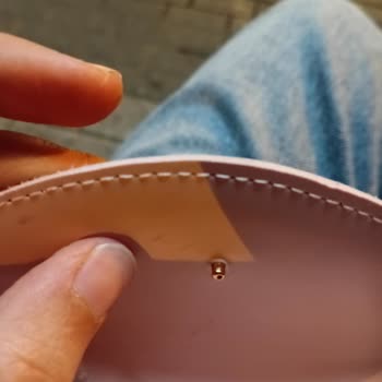 LCW Piazza Avm'de Satın Alınan Pembe Cüzdanın Çıtçıtı Kırıldı