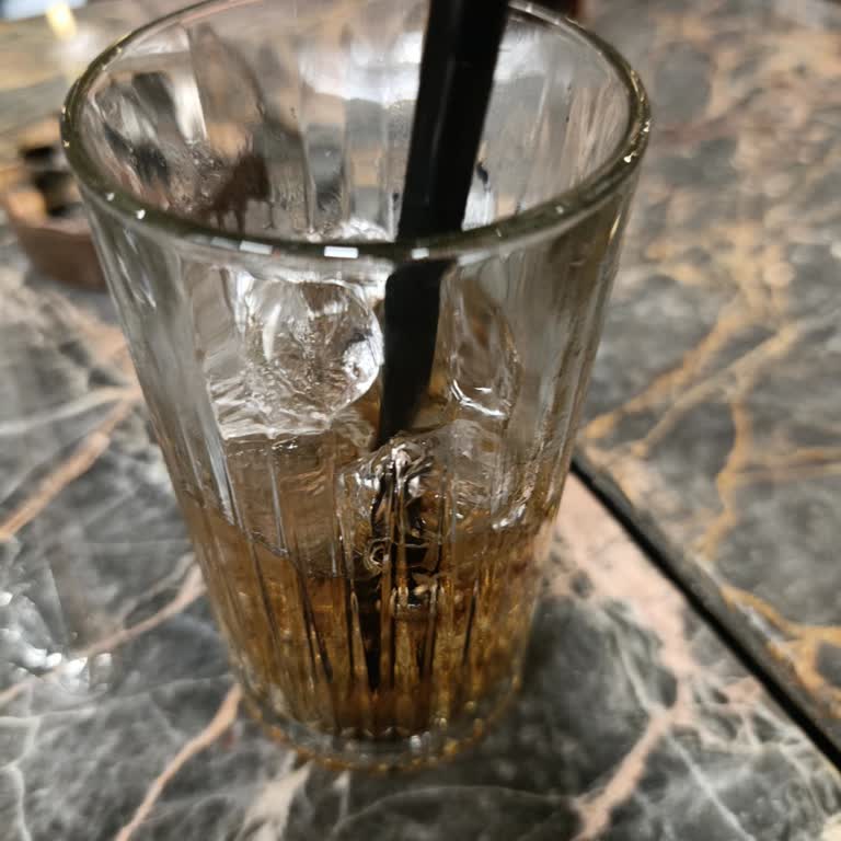Mutfak Kapalı Deyip Başka Masaya Yemek Servisi Ve Garsonların İlgisizliği