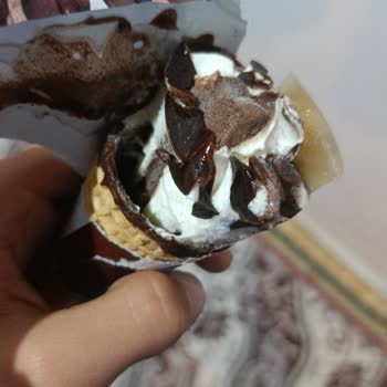 Algida Keyif Dondurmasında Yarım Eksik Ve Bilinmeyen Sarı Katı Madde