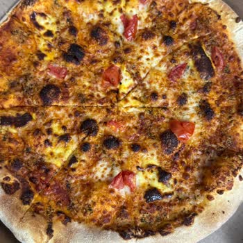 Domino's Şubesinde Bozuk Pizza ve Kaba Müşteri Hizmeti