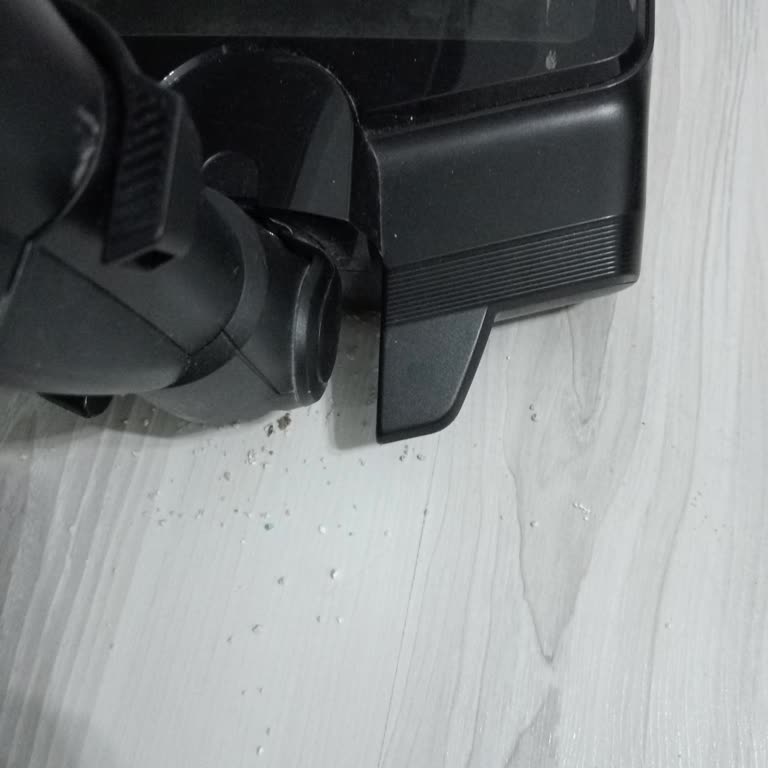 Bosch Unlimited 7 Süpürge Dikey Konumda Kirli İçerik Dökülmesi