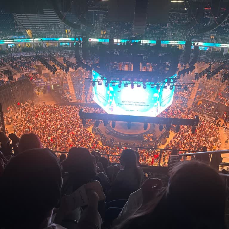 Ülker Sports Arena’da Manifest Konserinde Kısıtlı Görüşlü Koltuklar Nedeniyle Bilet İadesi Talebi