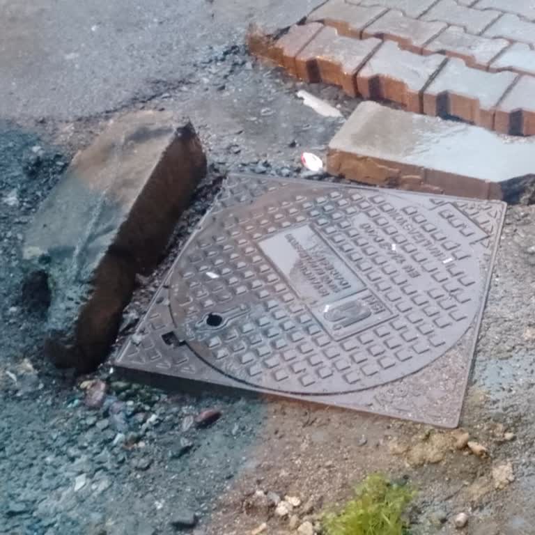 İSKİ Kanalizasyon Çalışması Sonrası Bozulmuş Kaldırımın 16 Aylık Onarılmaması Ve Güvenlik Riski
