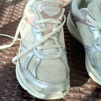 Beyaz Skechers Ayakkabım Kısa Sürede Karardı, Değişim İstiyorum
