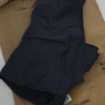 Mavi'den Gelen Tshirt Paketi Korumasız Ve Buruşuk Şekilde Teslim Edildi