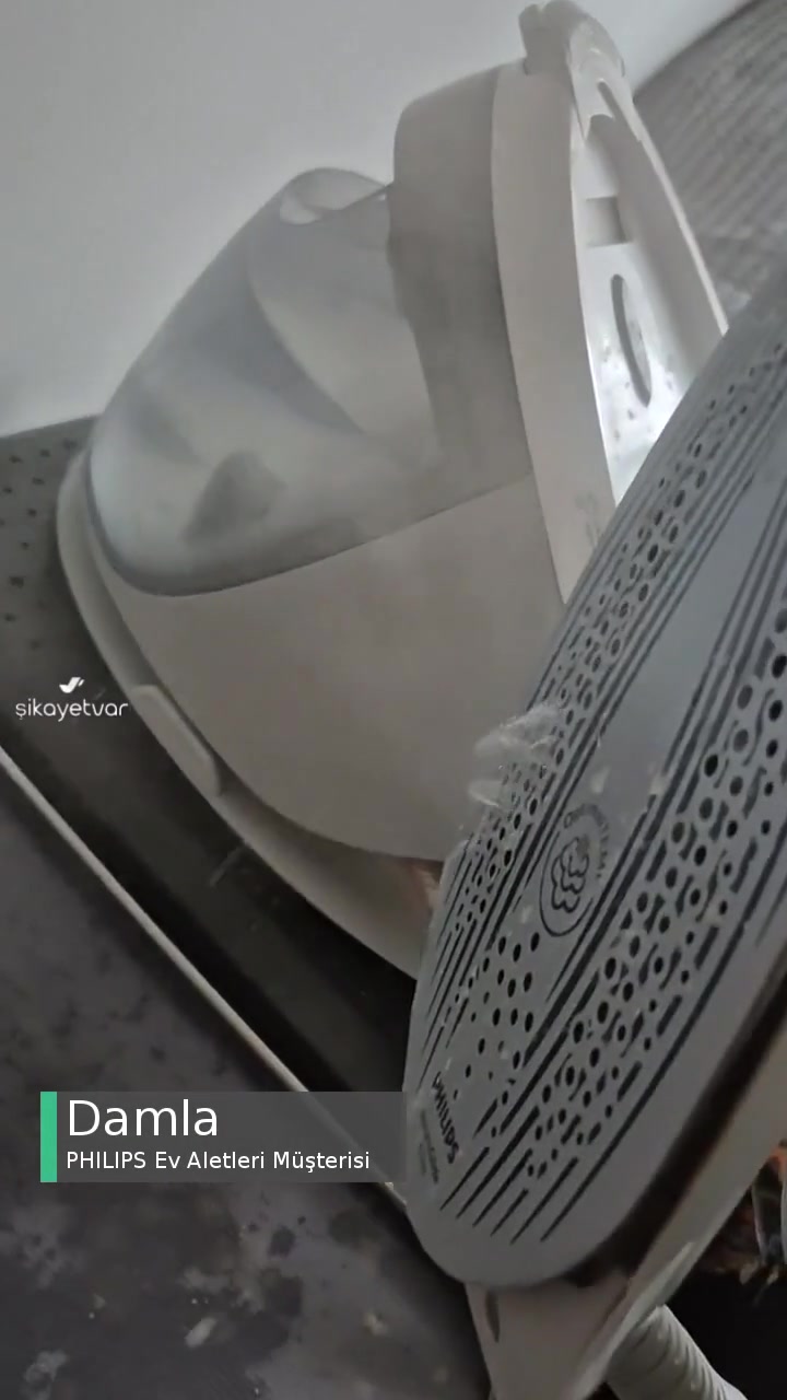 Philips Ütü Su Akıtıyor, Kırışıklık Açmıyor! videonun kapak resmi