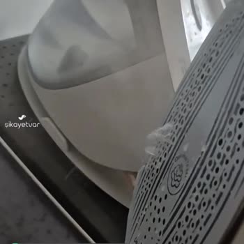 Philips Ütü Su Akıtıyor, Kırışıklık Açmıyor!