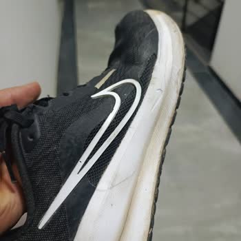 Nike Ayakkabıda Sürekli Yırtılma Ve Deformasyon, Garantinin Reddedilmesi Ve Yeniden Değişim Talebi
