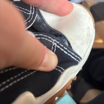 Converse Ayakkabım 6 Ayda Bozuldu Ve Sistem Kaydı Yok