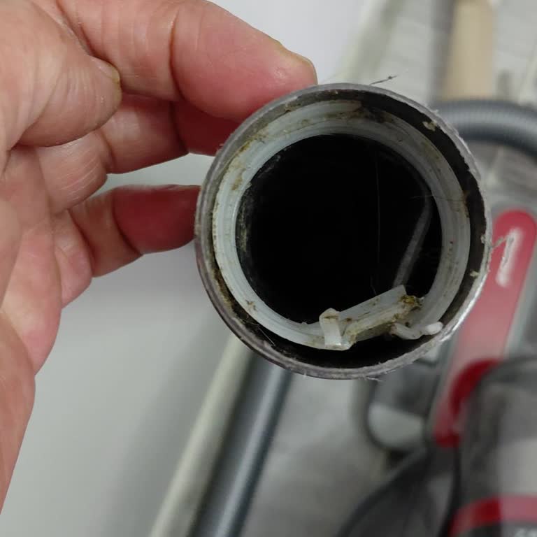 Dyson Süpürge Hortumu Kırıldı Garanti Değişimi İçin Cevap Bekliyorum