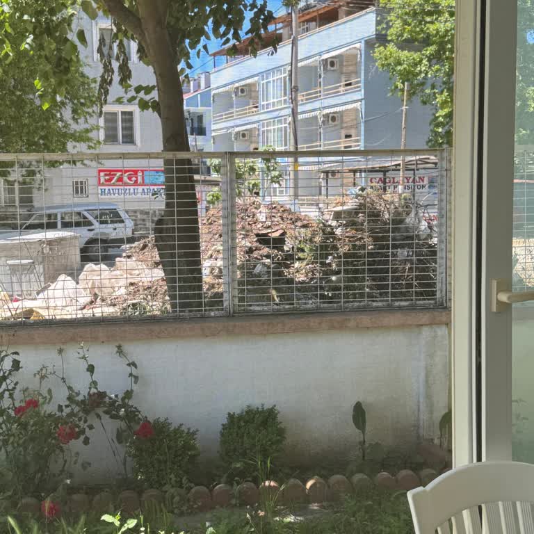 Erdek Ocaklar Mahallesi Çöp Konteyneri Alanında Büyük Eşyalar Ve Çöp Dağları Sebebiyle Koku Sorunu