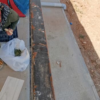 Deprem Konutunda Teslim Edilen Evde Su Sızıntısı Ve Şişen Kapılar İçin Acil Tamir Talebi