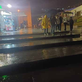 Yoğun Yağmurda Bilgilendirme Yapılmaması Ve Gösteri Gecikmesi Nedeniyle Bilet İadesi Talebi