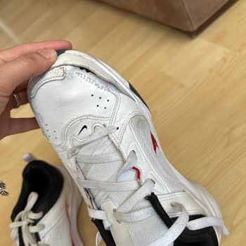 10 Günde Nike Ayakkabısında Büyük Yırtılma Ve Mağaza Tarafından Üretim Hatası Reddedildi