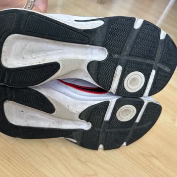 10 Günde Nike Ayakkabısında Büyük Yırtılma Ve Mağaza Tarafından Üretim Hatası Reddedildi