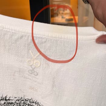 Parfüm Kıyafete Sarı Lekeler Bırakıyor Ve Çözüm Sunulmuyor